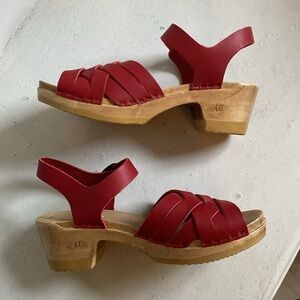 No.6 Clog Sandals Size 40 Deep Red Open Toe Ankle Strap 3" Platform Heel